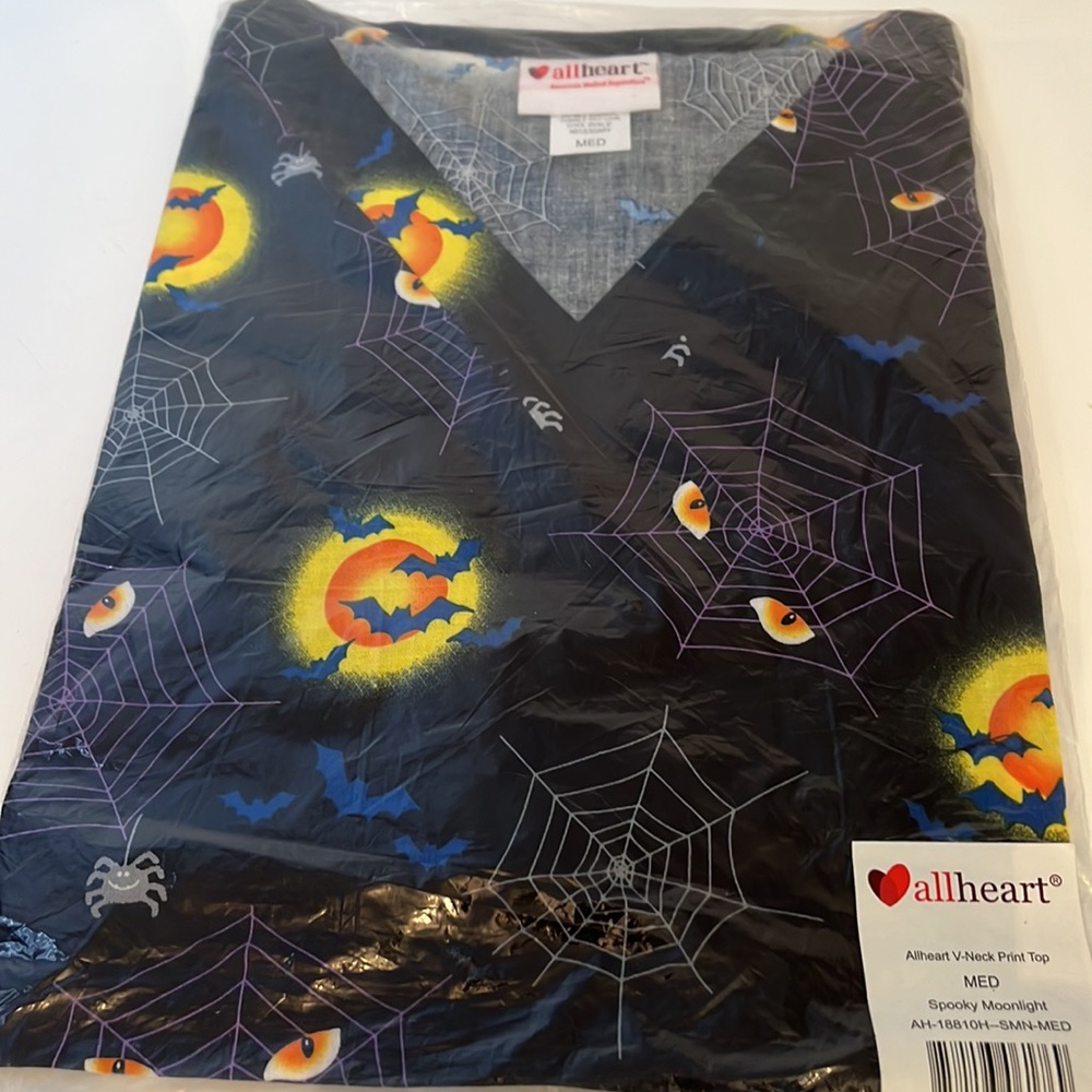 Scrub top bundle - Picture 5 of 5